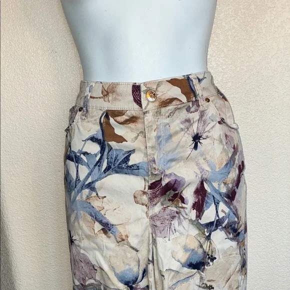 CHICO'S Floral Print Jeans, 1.5 (US 10). - Picture 6 of 17